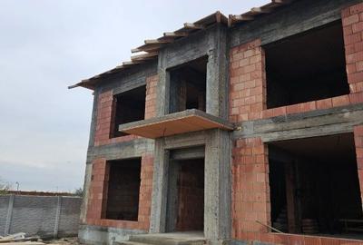 Casă cu 4 camere în Central - 2