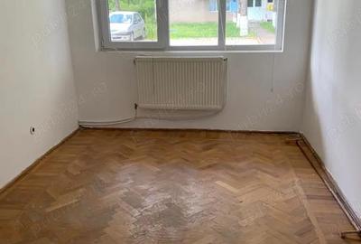Apartament cu 3 camere semidecomandat în Central - 1