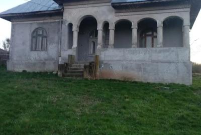 Casă cu 3 camere cu Teren 1106 Mp în Central - 2