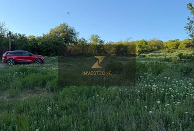 Teren de 2700 mp, în Oncea