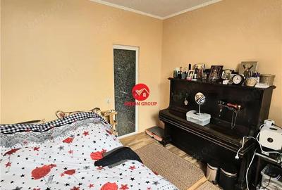 Casă cu 5 camere cu Canalizare în Central - 2