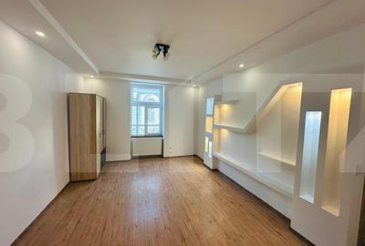 Apartament de vanzare, cu 3 camere, zona ultracentrala - 2