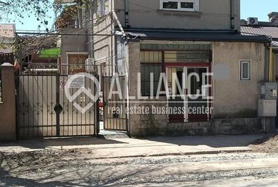 Casă cu 6 camere cu Canalizare în Central - 2