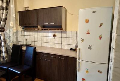 Apartament 2 camere bloc caramida etaj 1 - 3