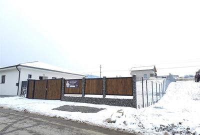 Teren intravilan de 769 mp cu priveli#537;te frumoasa catre - 5