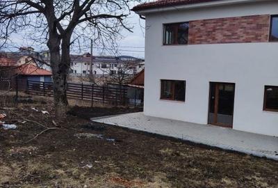 Casă cu 4 camere cu Teren 692 Mp în Apahida