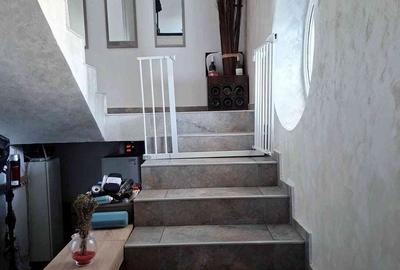 Casă cu 6 camere cu Teren 300 Mp în Central - 1