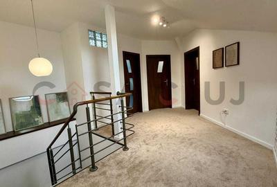 Casa, Curte Comuna, Zona Centrală!! - 5