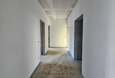 Casă cu 4 camere cu Teren 750 Mp în Central - 13