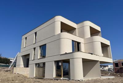 Casă cu 4 camere în Central - 1