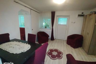 Casă cu 4 camere cu Canalizare în Central - 1