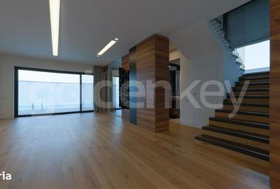 Casă cu 6 camere cu Garaj în Central - 17