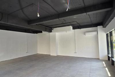 Spațiu comercial, de 83 mp, în Central - 4