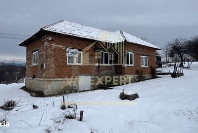 Casă cu 4 camere în Păuleasca - 1