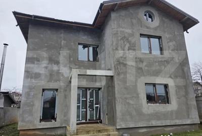 Casă cu 4 camere cu Teren 570 Mp în Central - 2