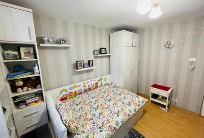Apartament cu 3 camere decomandat în Sud