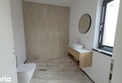 Casă cu 4 camere cu Canalizare în Central - 2