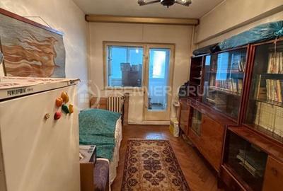 Apartament cu 4 camere decomandat în Bd. Independenței - 5