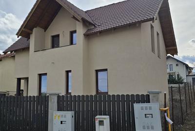 Casă cu 4 camere în Apahida