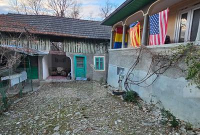 Casă cu 2 camere cu Teren 1100 Mp în Bezdead - 12