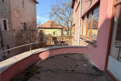 Apartament cu 4 camere semidecomandat, mobilat în Central - 1