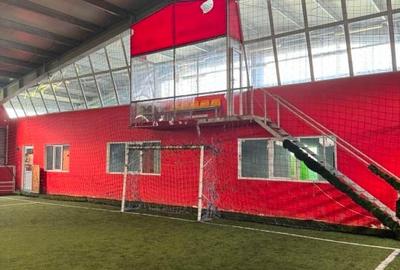 Închiriere Hală amenajată ca  Teren de fotbal acoperit  de  1300 m2