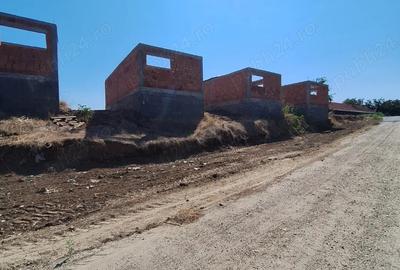 Casă cu 2 camere cu Teren 181 Mp în Călugăreni - 1