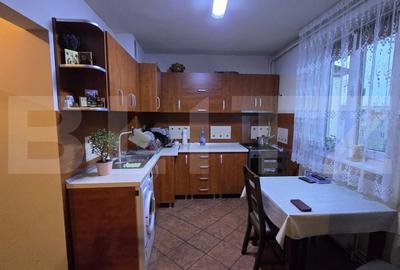 Apartament de vanzare, cu 3 camere, 66 mp, zona Burdea - 1