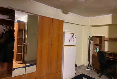 Apartament cu 3 camere decomandat în Gorjului