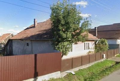 Casă cu Teren 930 Mp în Central