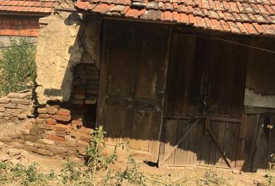 Casă cu 3 camere în Comloșu Mare - 1