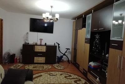 Apartament cu 3 camere decomandat, mobilat în 1 Mai - 10