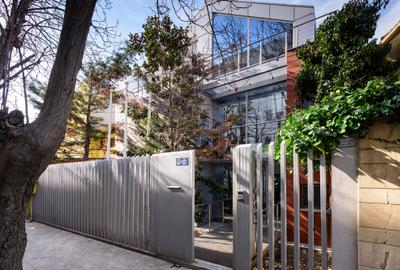 Birou, de 300 mp, în Stadion - 2