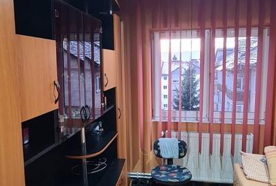 Apartament cu 3 camere decomandat în Petros - 1