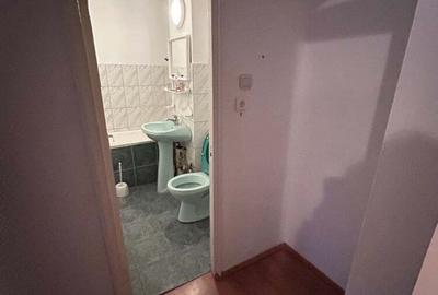 Apartament cu 3 camere decomandat în Petros - 2