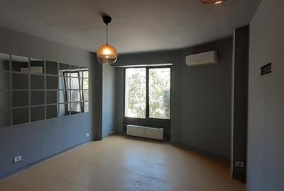Proprietar,  închiriez spațiu comercial pe bd Decebal - 5