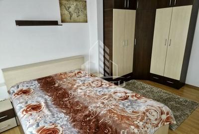 Apartament cu 3 camere, centrala proprie,  balcon, zona Girocului