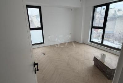 Apartament cu 3 camere semidecomandat în Central - 2