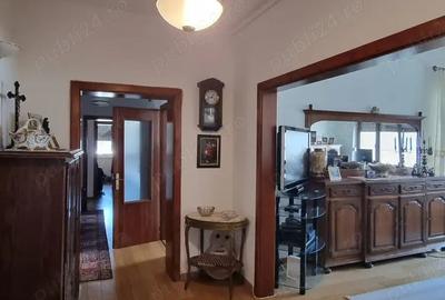 Apartament cu 5 camere in zona centrala - 4