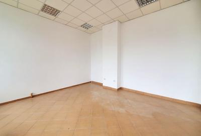 Spațiu comercial, de 75 mp, în Central - 3