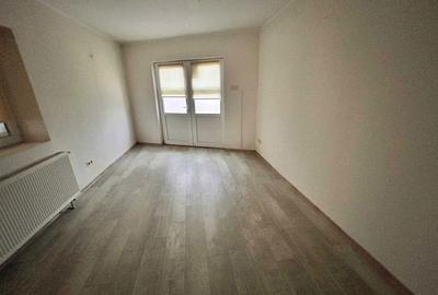 Spațiu comercial, de 106 mp, în Central - 4