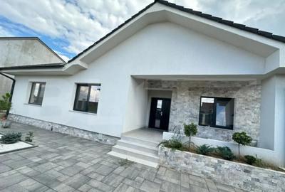 Casă cu 7 camere cu Teren 488 Mp în Seleuș - 3