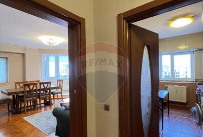Apartament cu 2 camere decomandat în P-ța Unirii