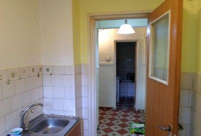 Apartament 3 camere, decomandat, parter in Ploiesti, Cina, comision 0 - 7