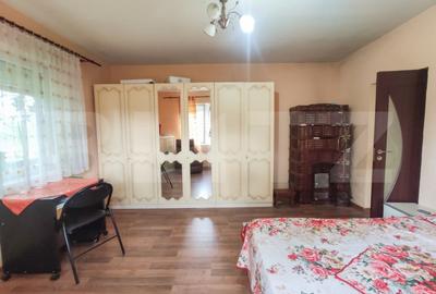 Casă cu 3 camere cu Teren 2400 Mp în Central - 2