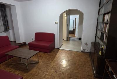 Apartament cu 3 camere semidecomandat în Micro 1 - 6