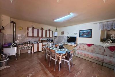 Apartament cu 3 camere semidecomandat în Piața Cluj