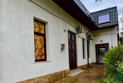 Casă individuală cu 6 camere în Grivița