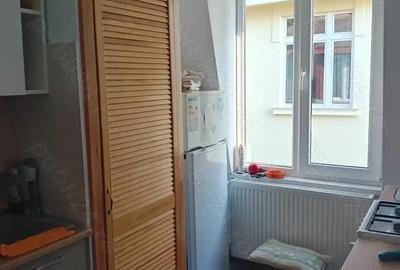 Casă cu 6 camere cu Teren 479 Mp în Central