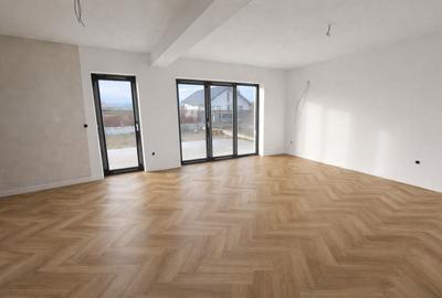 Casă cu 4 camere în Jucu